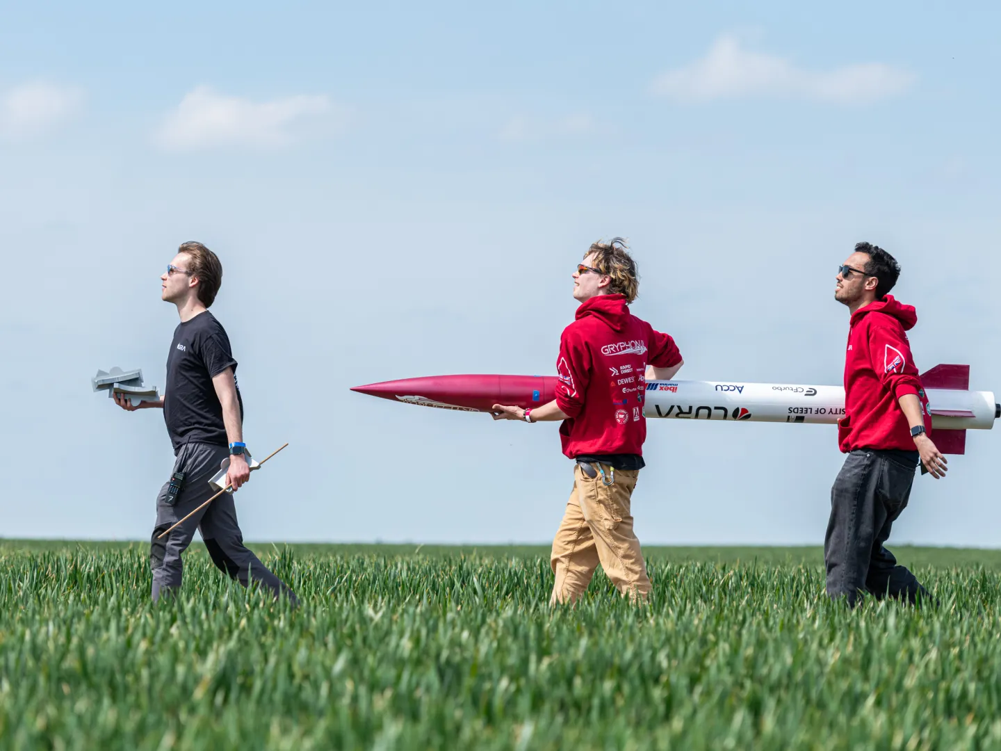 Lura alking rocket to the launch platform