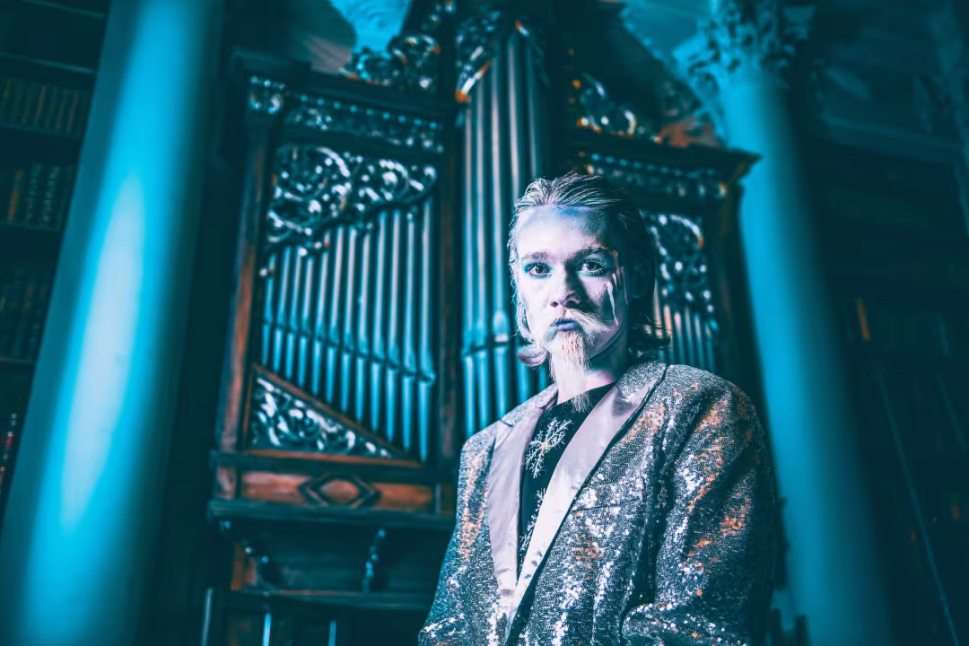 Frost at the organ