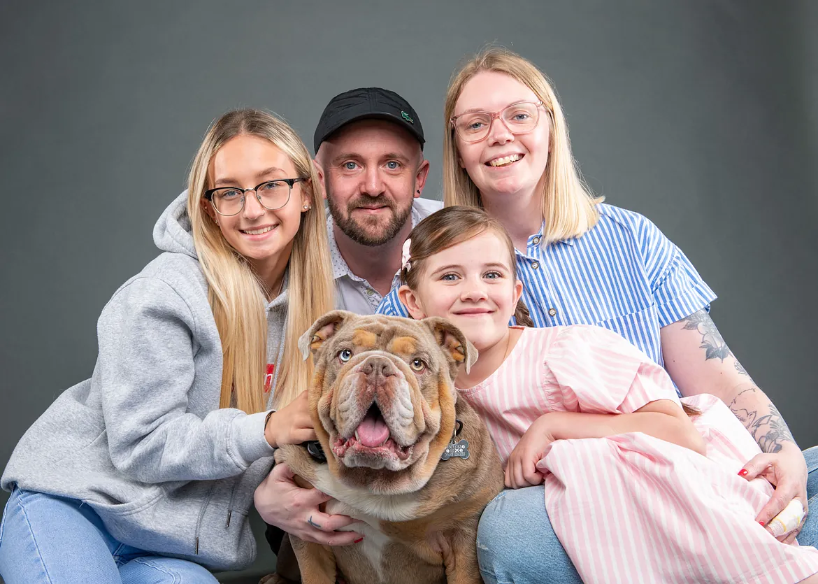 Family with English bull dog